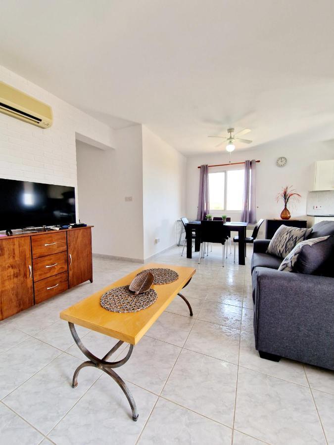 Emma'S Place, 2 Bedroom Apartment With Pool View 파포스 외부 사진