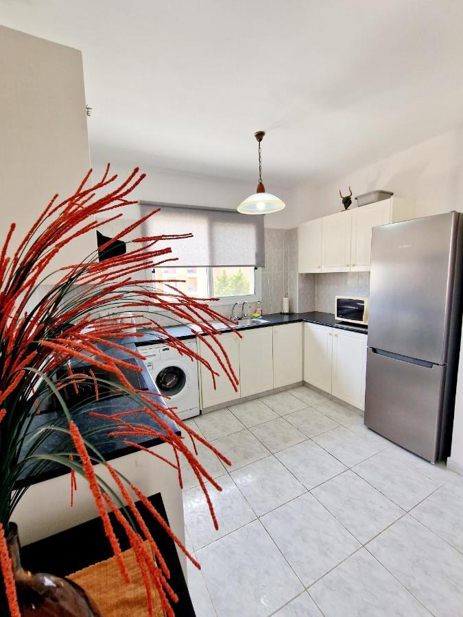 Emma'S Place, 2 Bedroom Apartment With Pool View 파포스 외부 사진