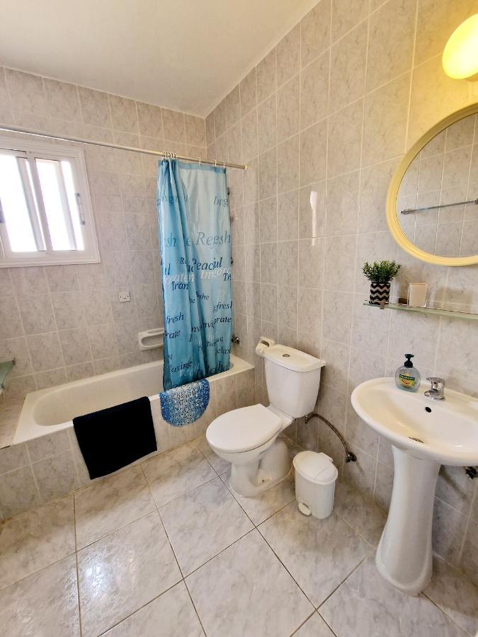 Emma'S Place, 2 Bedroom Apartment With Pool View 파포스 외부 사진